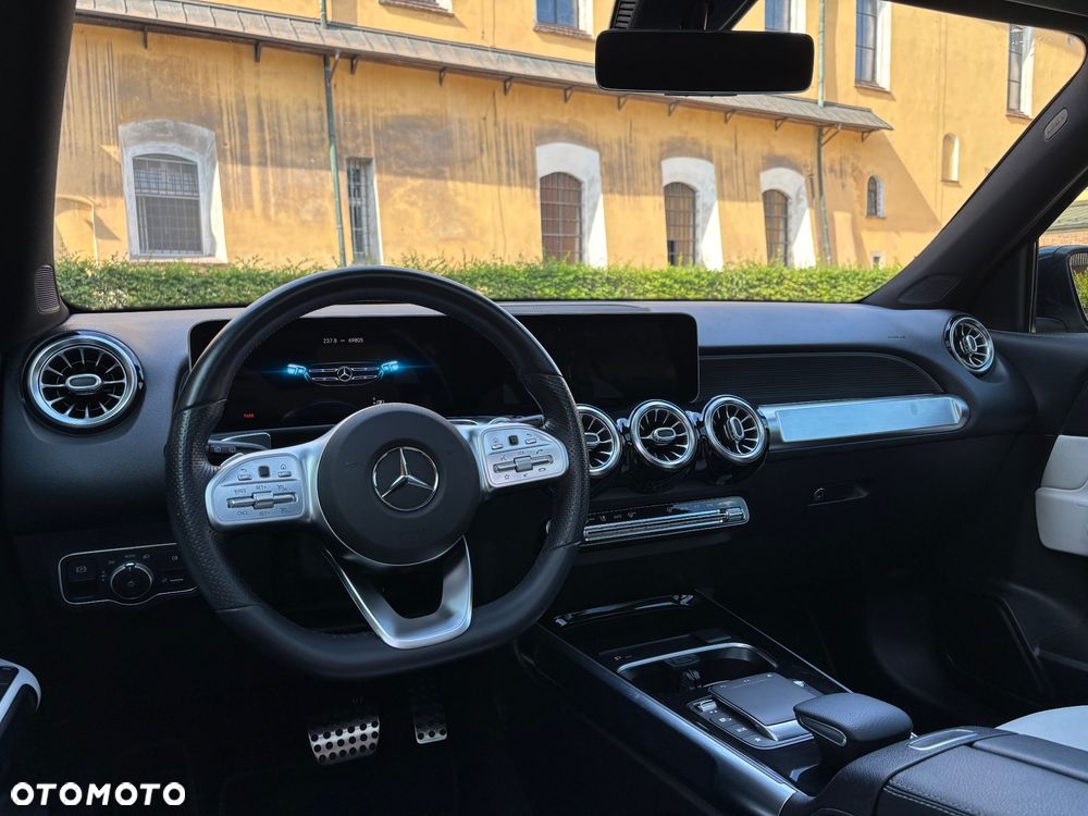 Mercedes-Benz GLB 250 8G-DCT AMG Line - 24