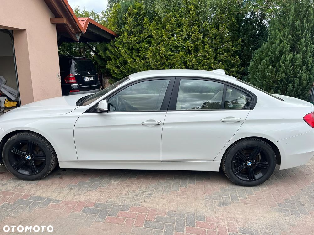 BMW Seria 3 320i - 8