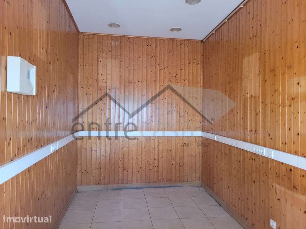 Espaço Comercial e Industrial em Local Estratégico - Grande imagem: 2/4