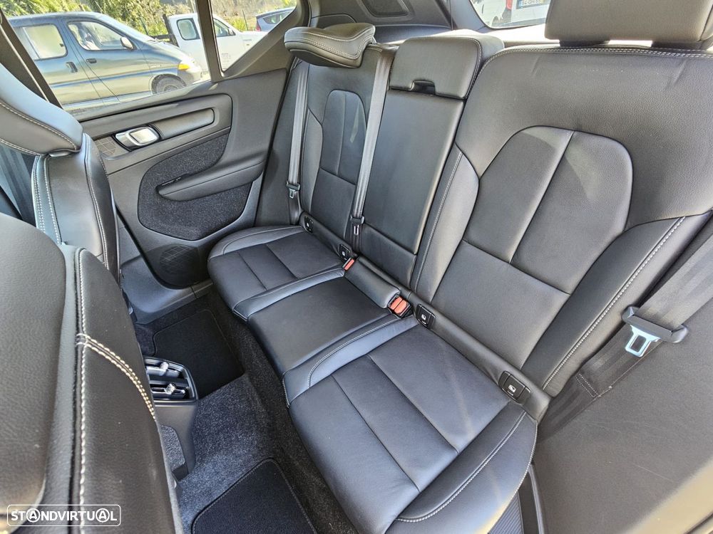 Volvo XC 40 D4 AWD Geartronic Momentum Pro - 19