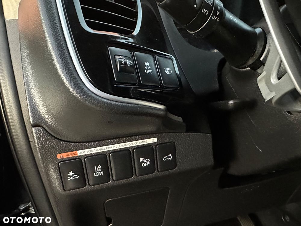 Mitsubishi Outlander - 10