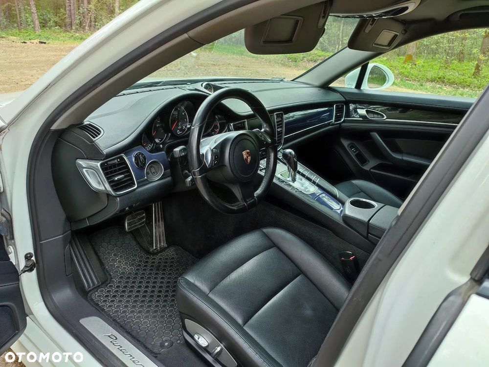 Porsche Panamera PDK - 22