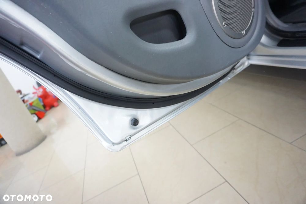 Toyota RAV4 D-4D 4x4 - 19