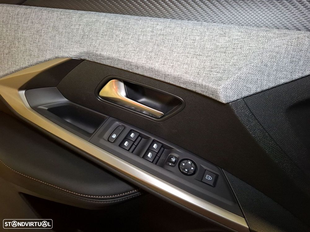 Peugeot 3008 1.2 Hybrid Allure e-DCS6 - 23