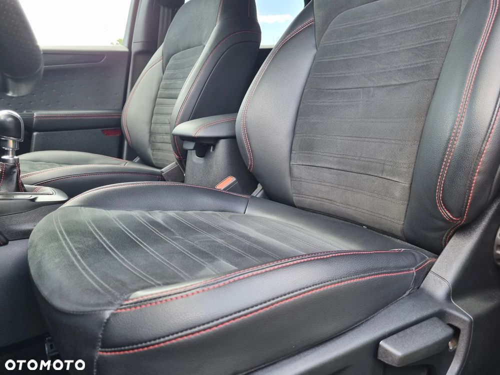 Ford Kuga 2.0 TDCi 2x4 ST-Line - 26