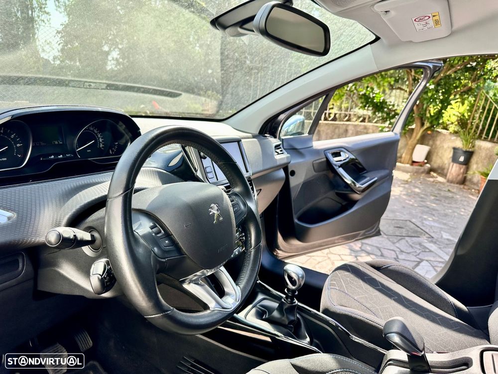 Peugeot 2008 1.2 PureTech Signature - 11