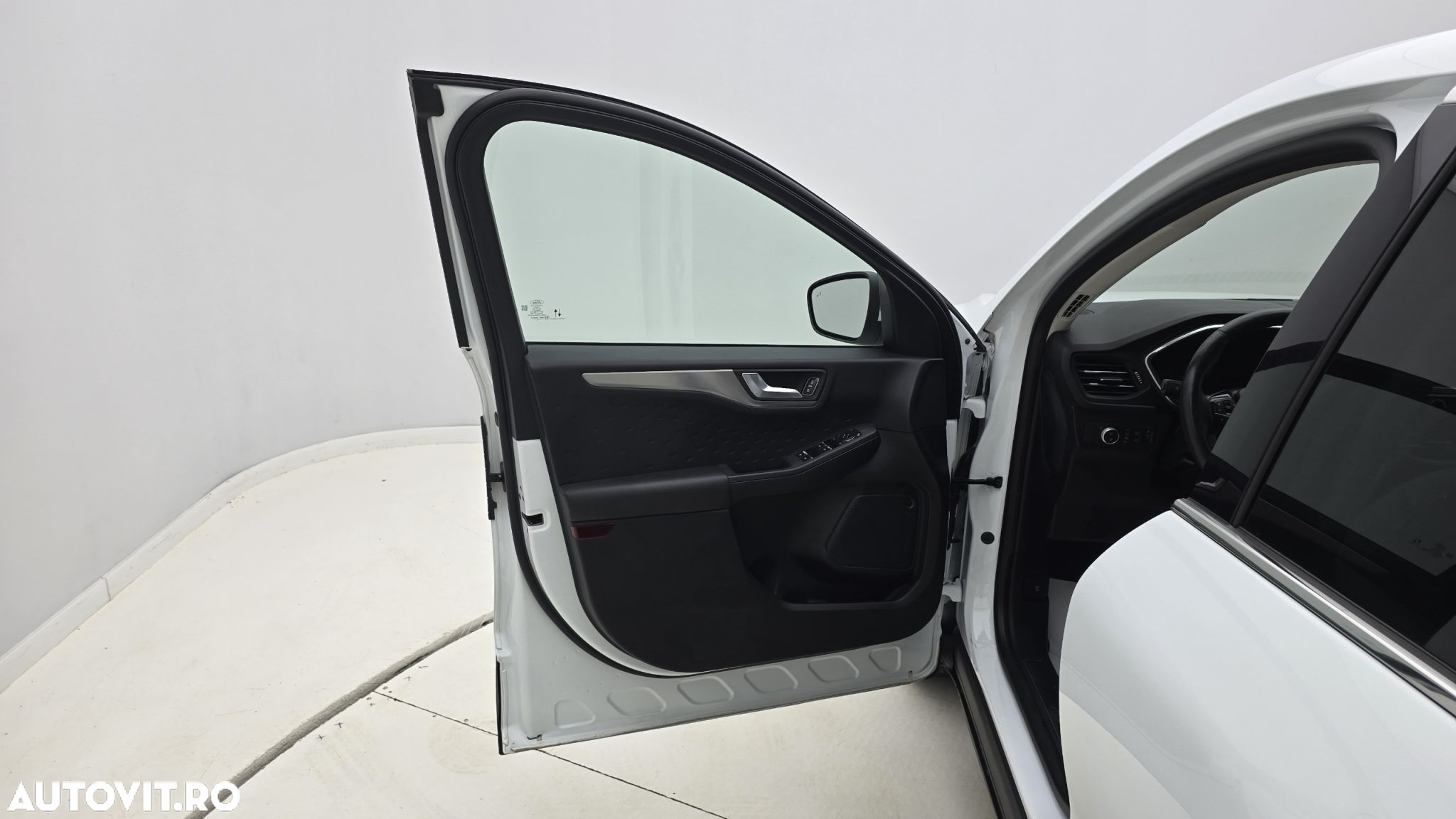 Ford Kuga - 10