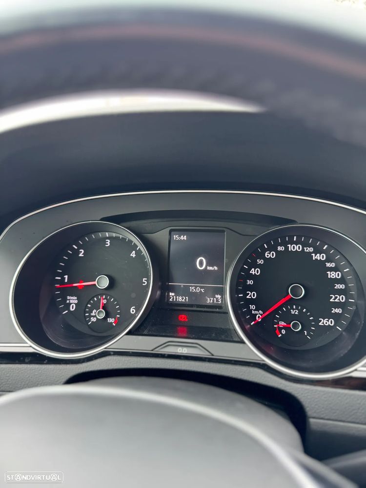 VW Passat 2.0 TDI Highline - 23
