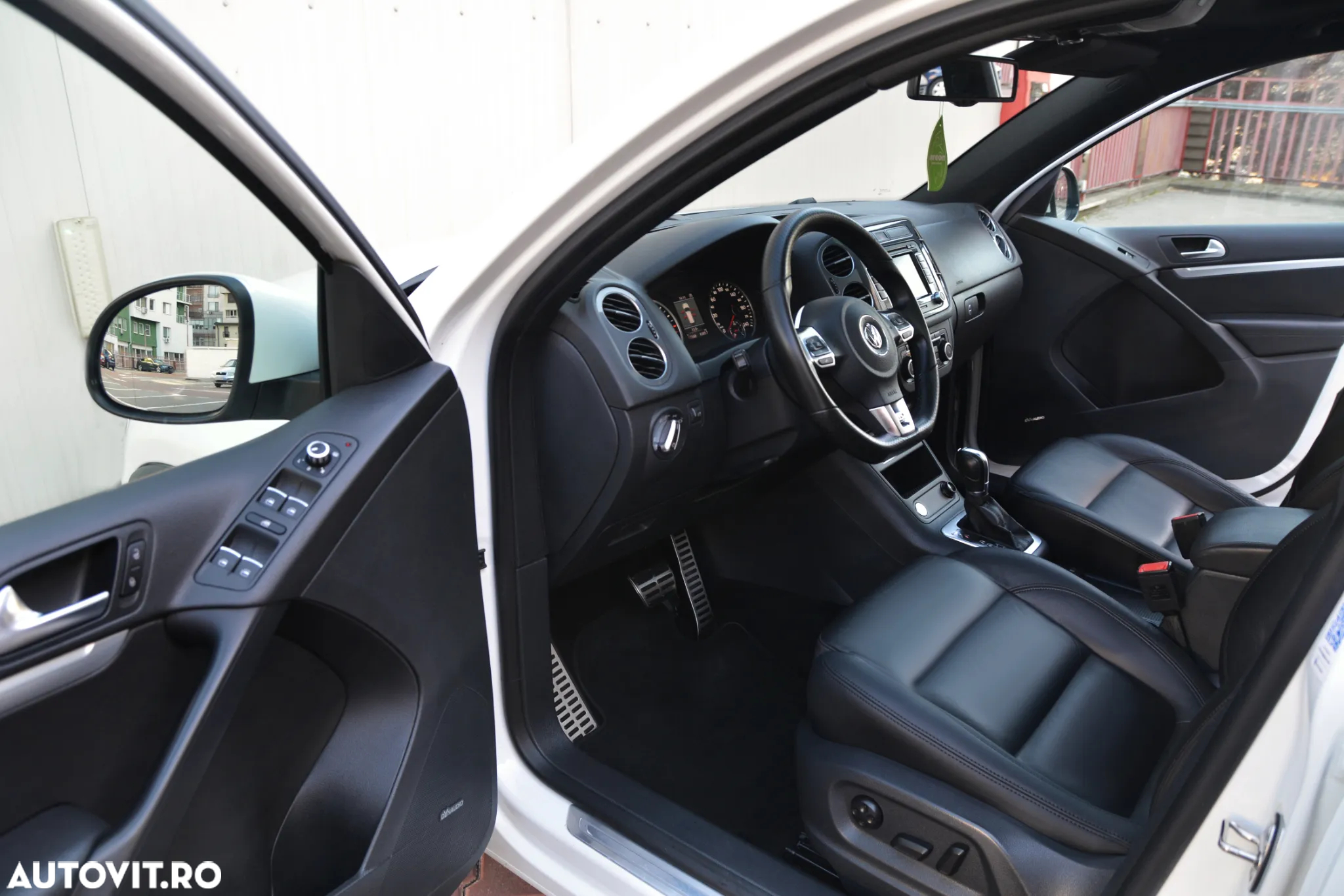 Volkswagen Tiguan 2.0 TDI DPF 4Motion BlueMotion Technology DSG Sport & Style - 9