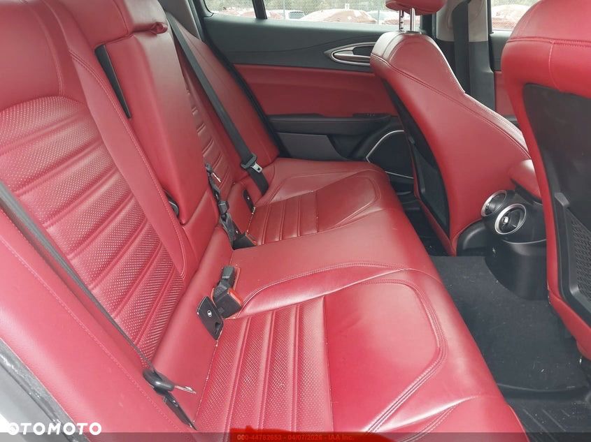 Alfa Romeo Giulia 2.0 Turbo 16V AT8-Q4 Veloce Ti - 23