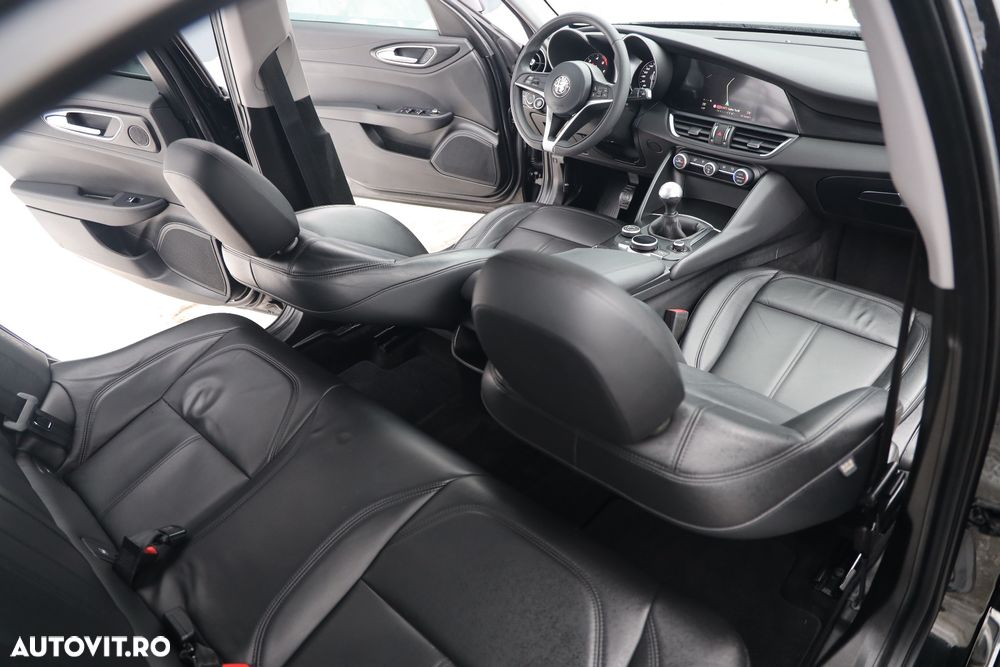 Alfa Romeo Giulia 2.2 - 17