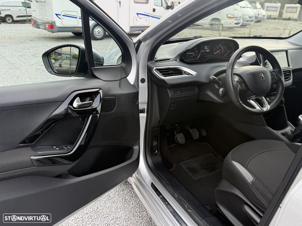 Peugeot 208 1.2 PureTech Style - 18