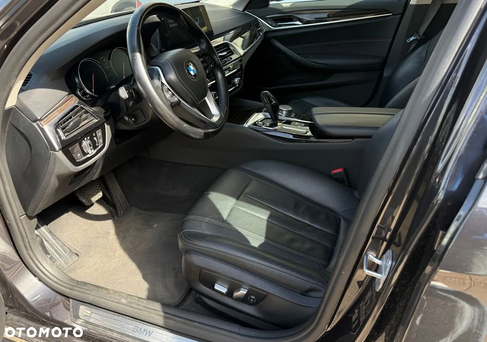 BMW Seria 5 520d Luxury Line sport - 13