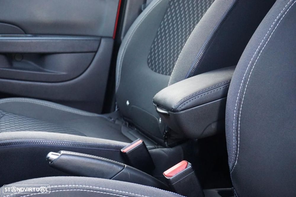 Renault Captur 1.5 dCi Red Edition — fotografia 43