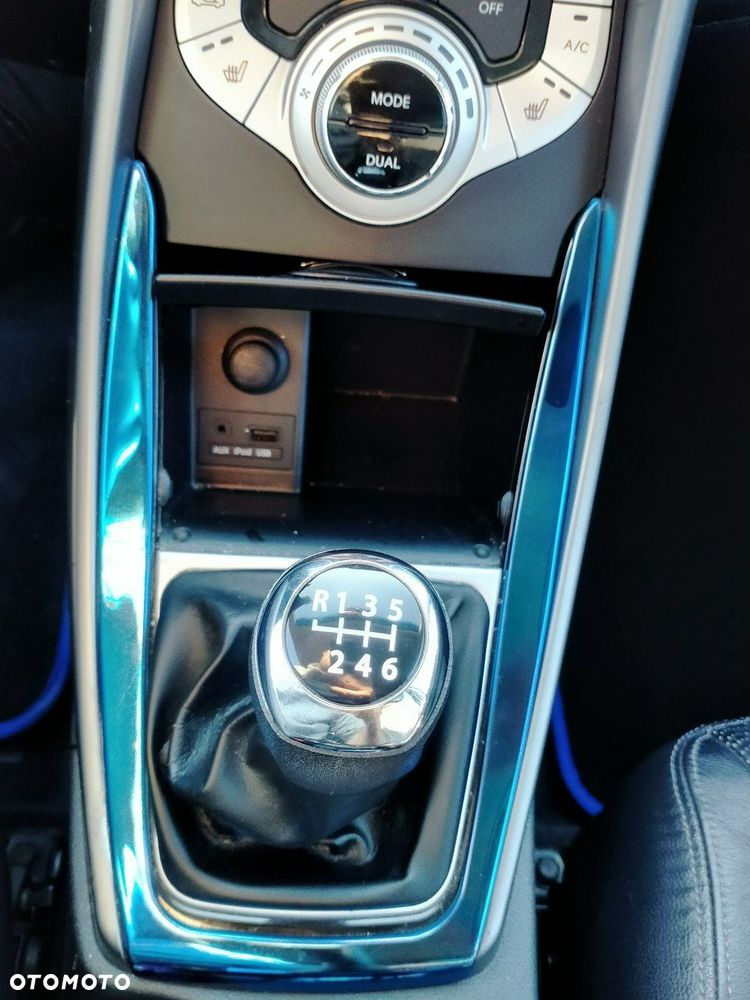 Hyundai Elantra - 24