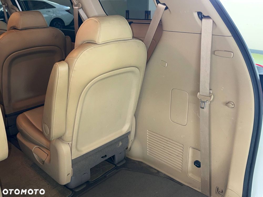 Kia Carnival - 21