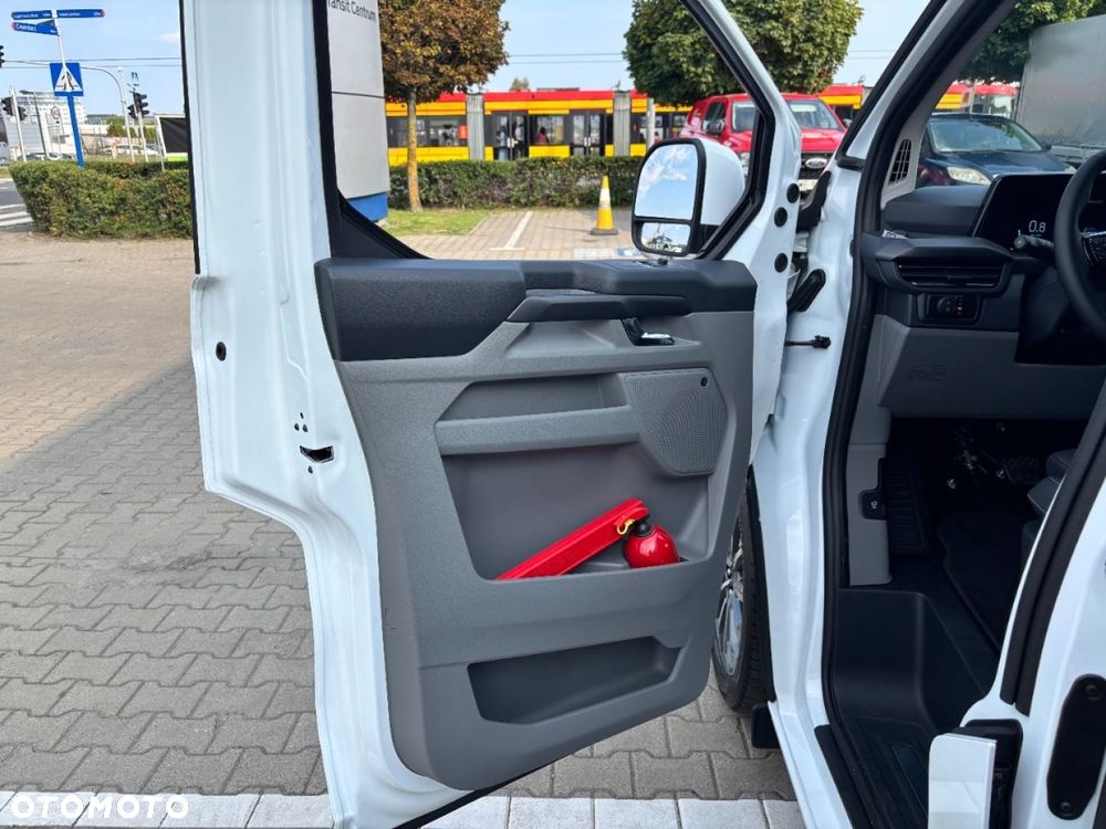 Ford Tourneo Custom - 17
