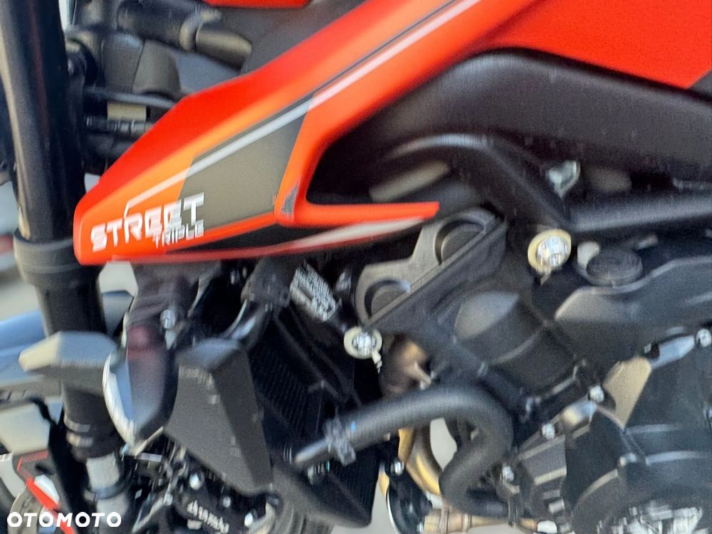 Triumph Street Triple - 12