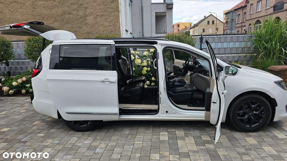 Chrysler Pacifica - 10