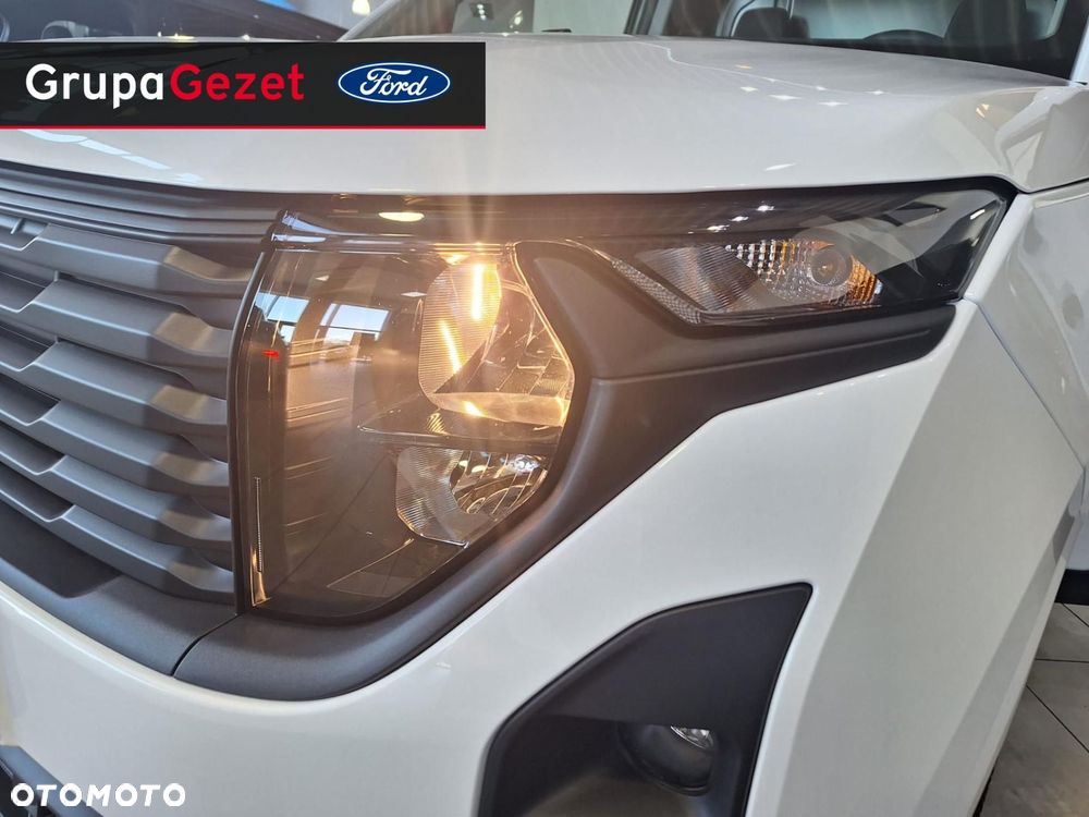 Ford Transit Courier - 13