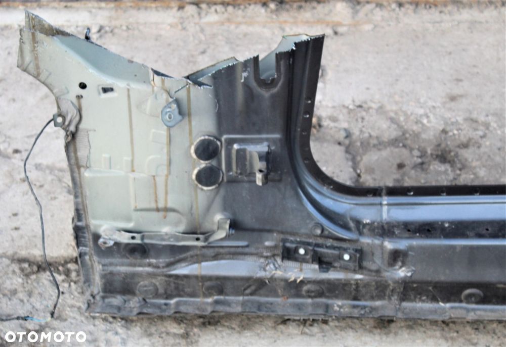 PRÓG CIĘTY LEWY BMW E82 E88 ORYGINAŁ LAKIER - 5