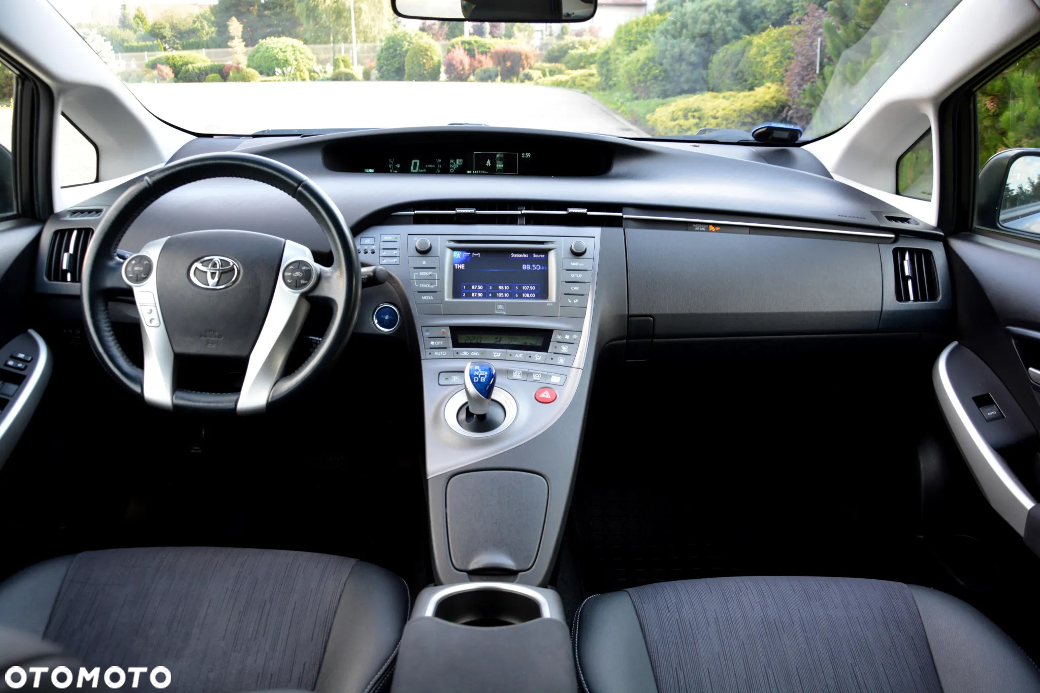 Toyota Prius (Hybrid) Executive - 18