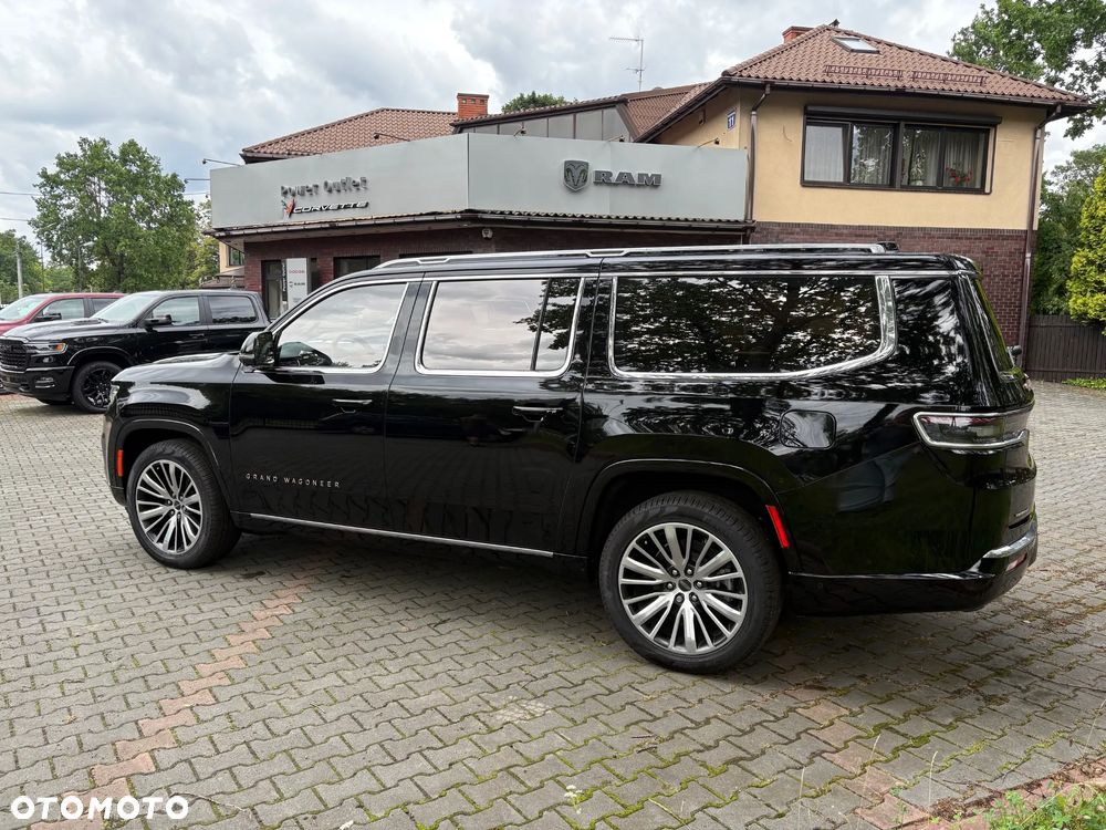Jeep Grand Wagoneer - 11