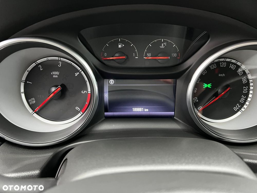 Opel Insignia - 36