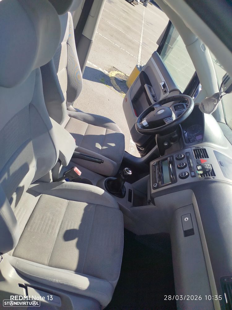 VW Touran 2.0 TDI Highline 7L - 12