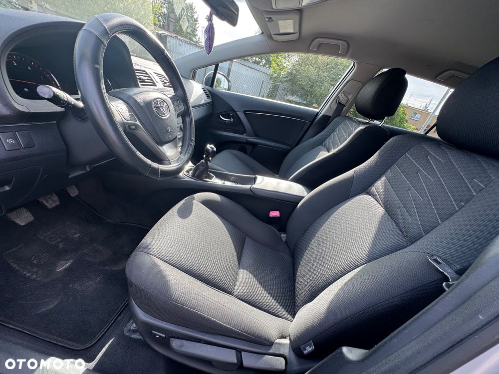 Toyota Avensis 2.2 D-CAT Combi Executive - 17