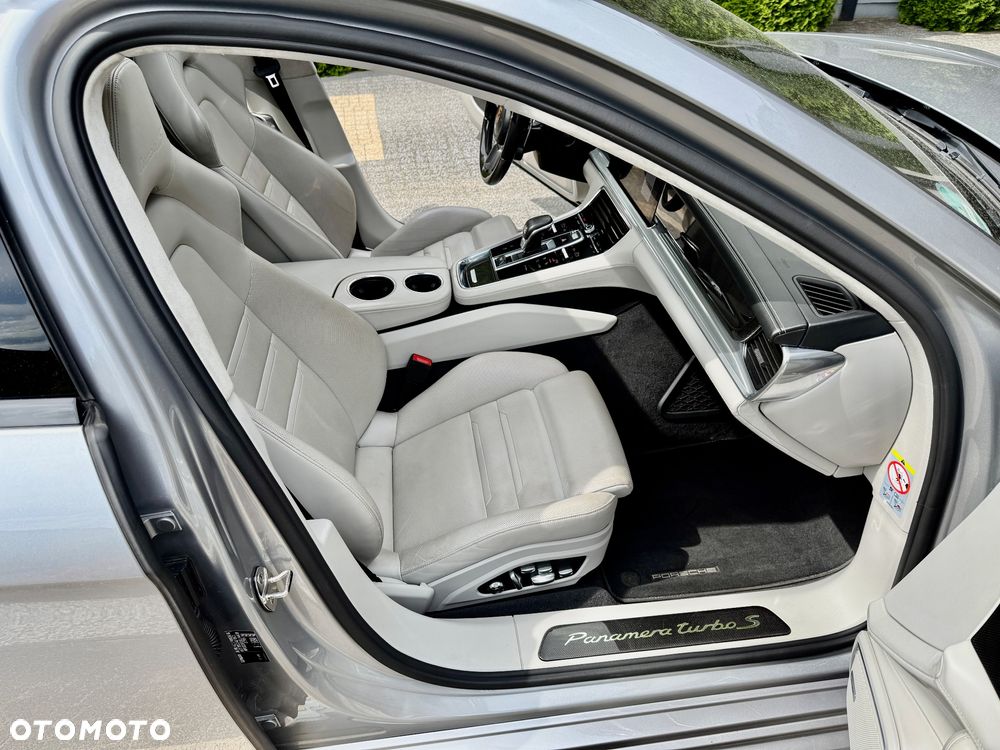 Porsche Panamera - 17