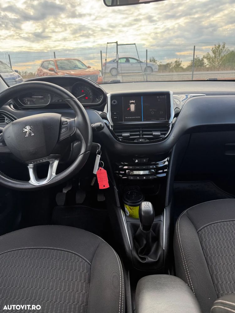 Peugeot 208 1.2 L PureTech STT Active - 11