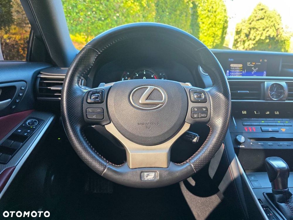 Lexus IS 200t / 300 F Sport - 11