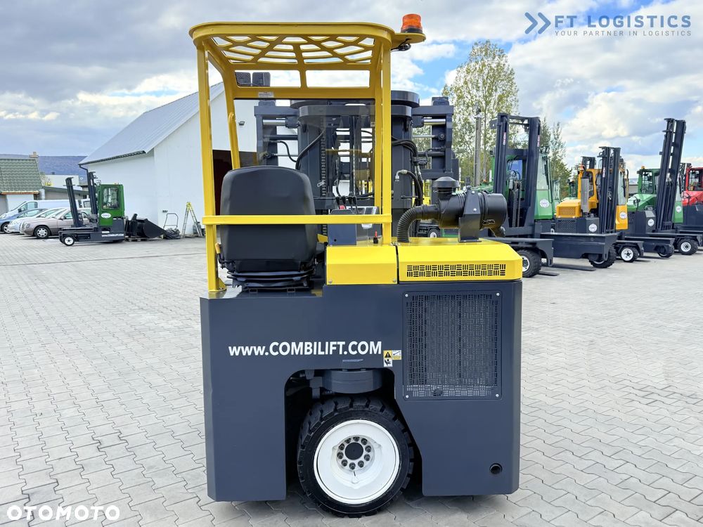 Combilift WÓZEK CZTEROKIERUNKOWY - WIELOKIERUNKOWY / C3000CB / GAS / TRIPLEX 4900MM / WOLNY SKOK / POZYCJONER WIDEŁ / PRZESUW WIDEŁ / STAN IDEALNY / Szeroka oferta wózków czterokierunkowych i bocznych, dopasowanych do różnorodnych potrzeb i zastosowań - 30