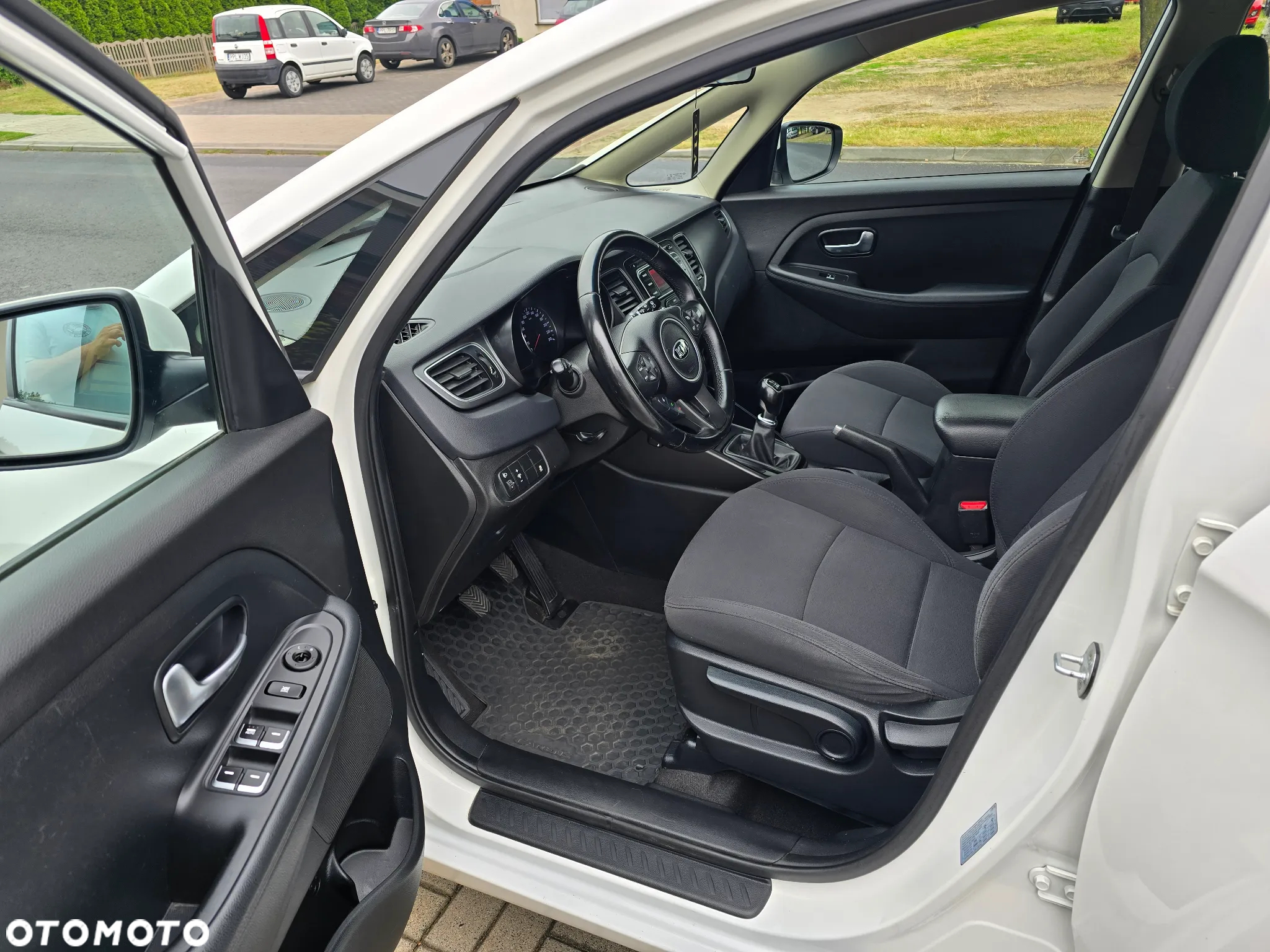 Kia Carens 1.7 CRDi 115 UEFA EURO 2016 - 8