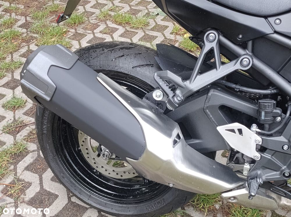 Kawasaki H2 - 11