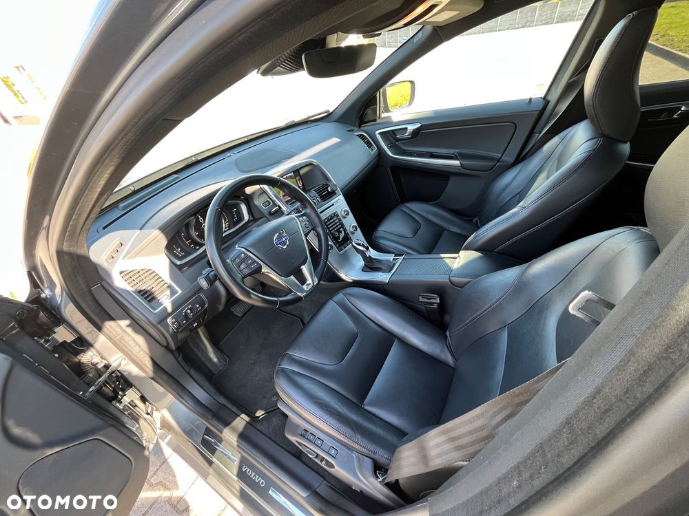 Volvo XC 60 D4 Geartronic Summum - 16