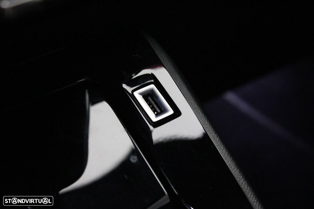 Peugeot e-2008 50 kWh GT - 26