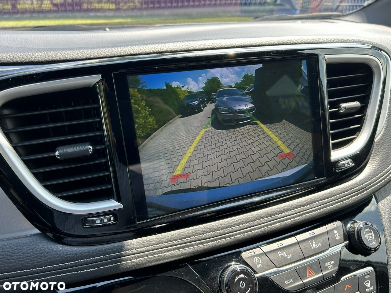 Chrysler Pacifica - 22