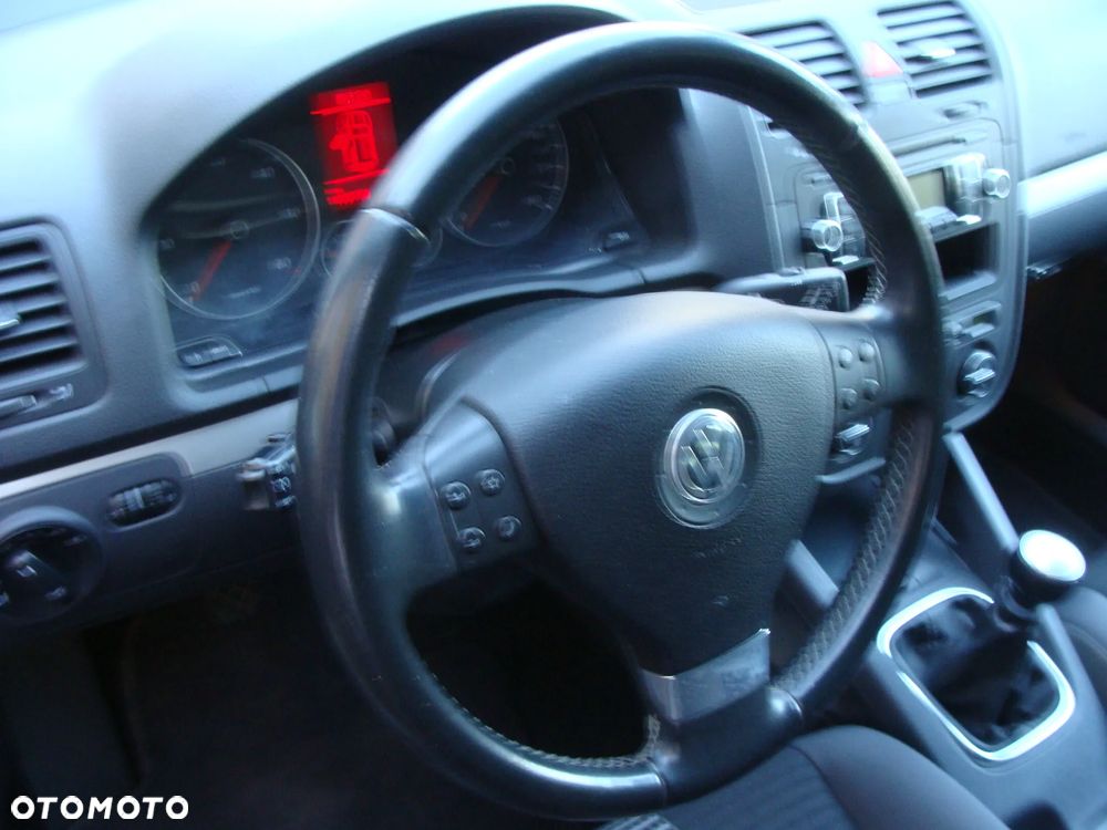 Volkswagen Golf 1.9 TDI DPF United - 8