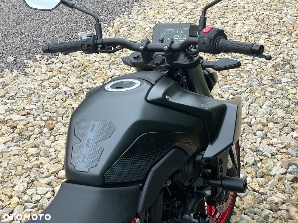 Suzuki GSX - 13