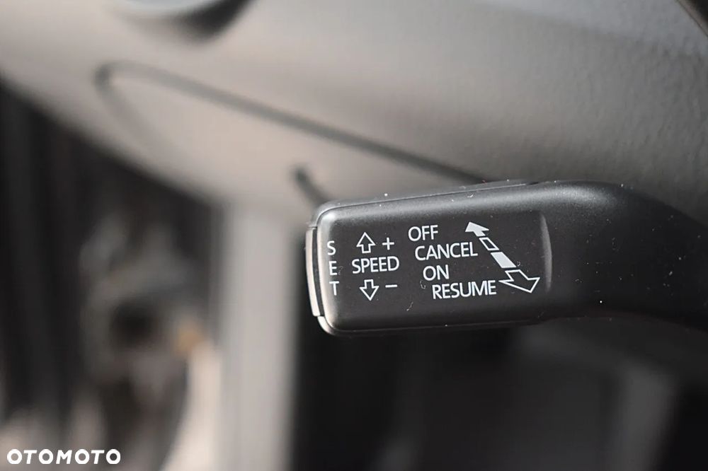 Volkswagen Passat 2.0 TDI Highline - 31