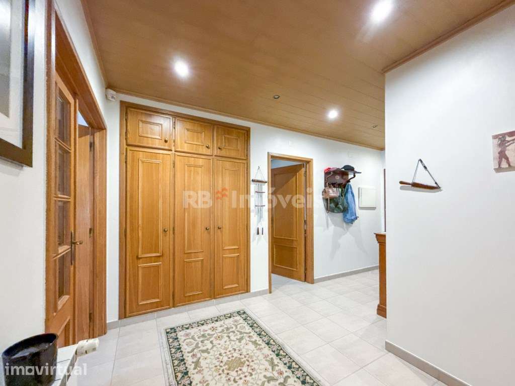 Apartamento T4 com garagem, na zona norte do Entroncamento - Grande imagem: 3/41