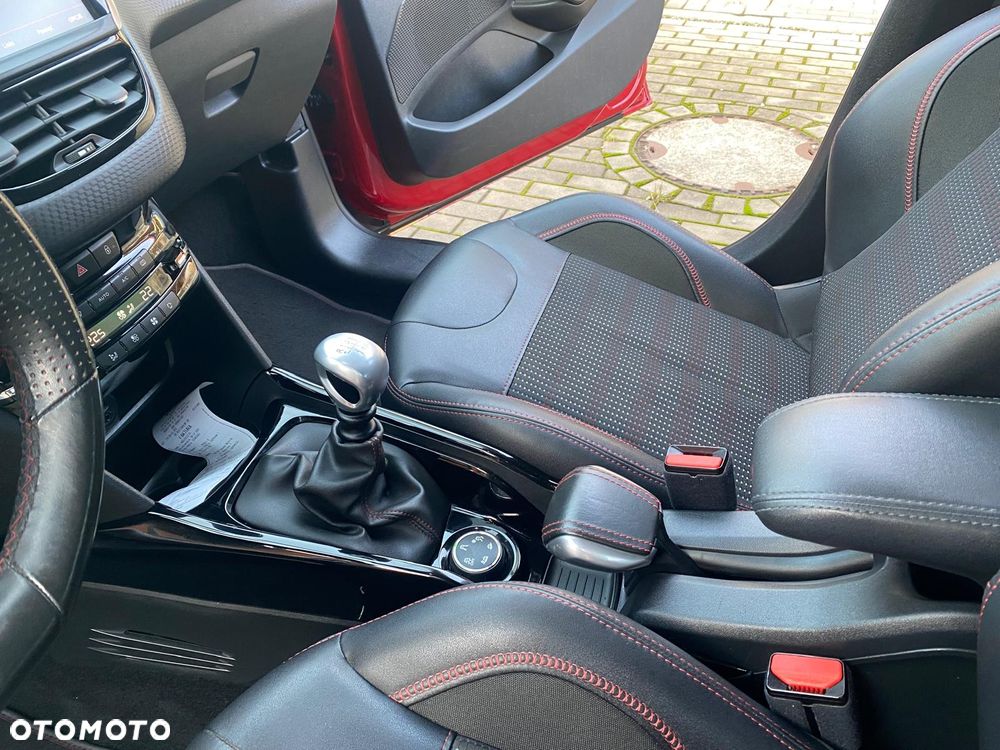 Peugeot 2008 1.2 PureTech GT Line S&S - 19