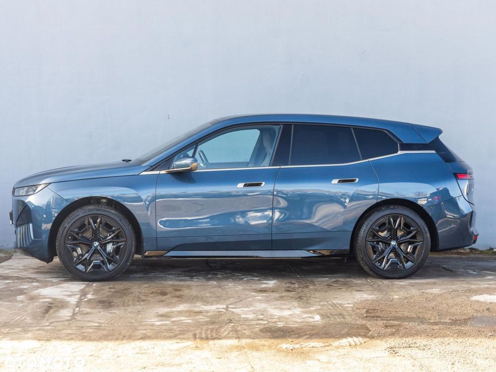 BMW iX - 7