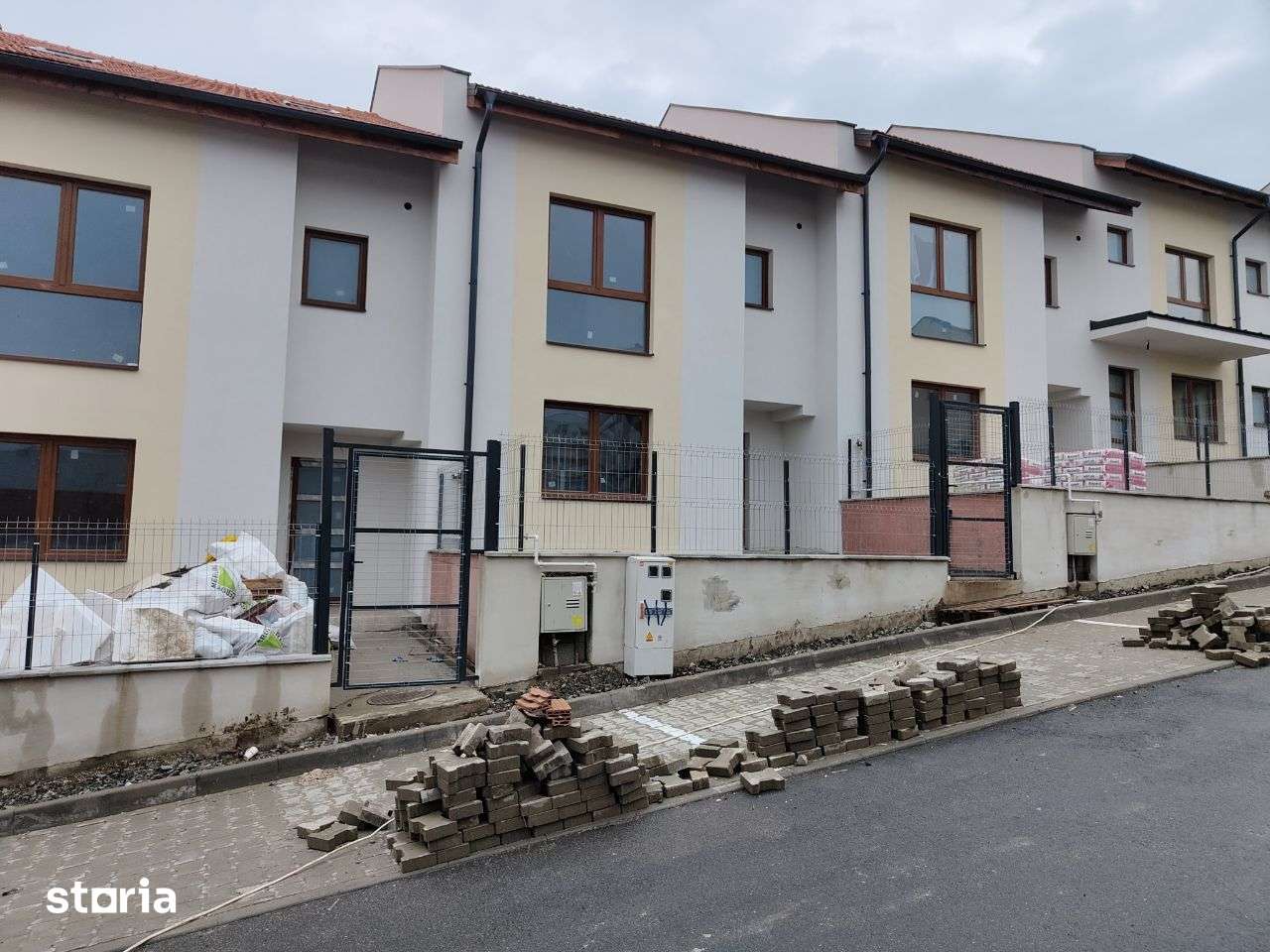 Apartament 3 dormitoare, pod mansardabil, gradina, loc parcare — fotografia 3