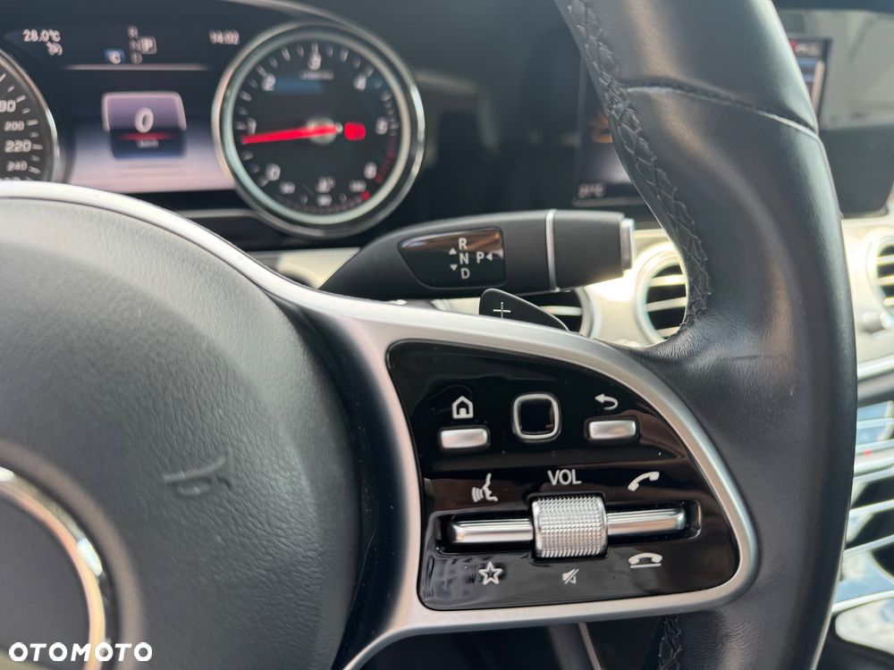 Mercedes-Benz Klasa E 220 d 4-Matic 9G-TRONIC - 26