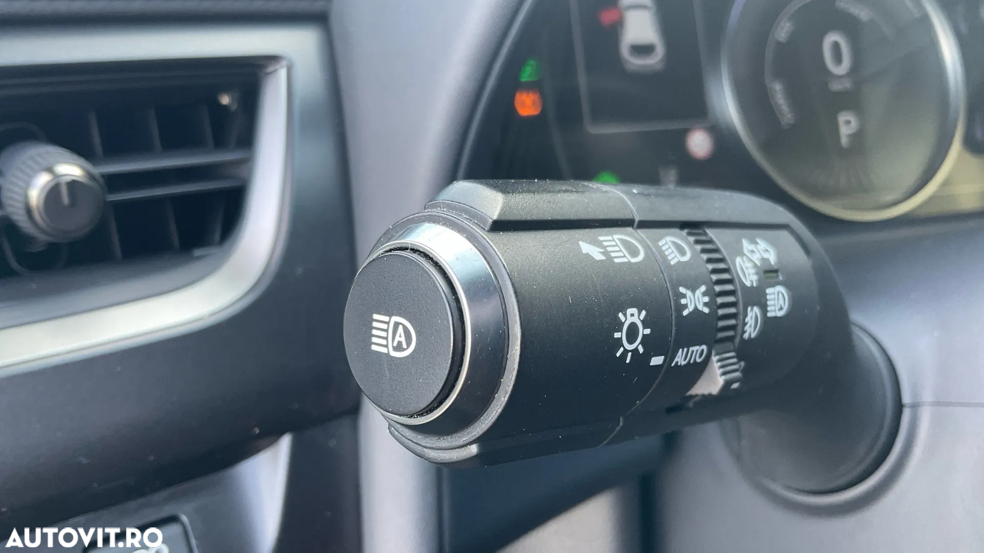Lexus UX 250h Business Edition - 10