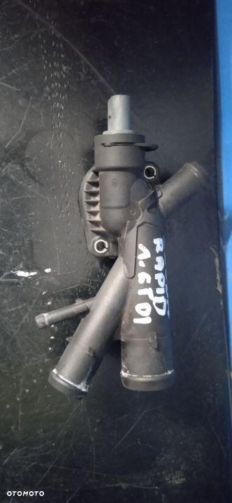 Obudowa termostatu Skoda Rapid 1.6 TDI 03L121131AA - 1