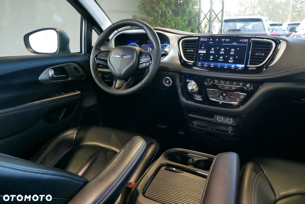 Chrysler Pacifica - 17
